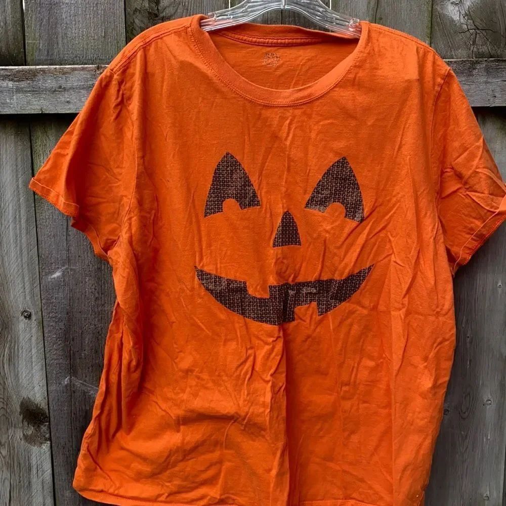 Halloween tee sz. XL